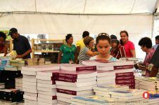 Ordenar el librero. El precio de los libros en Cuba