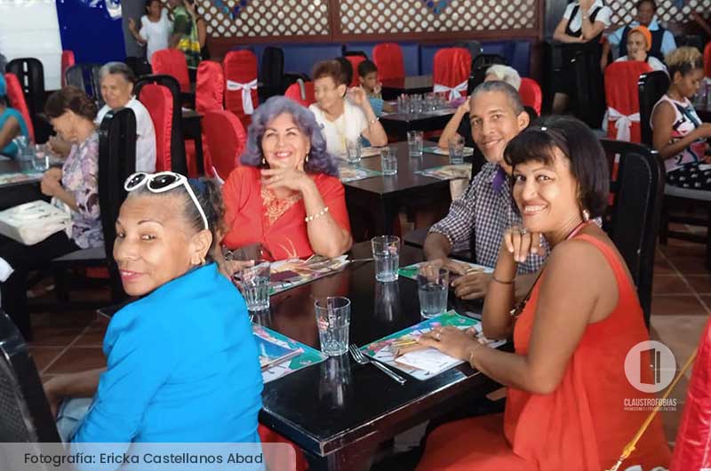 El Ancón Literario con toque de mujer