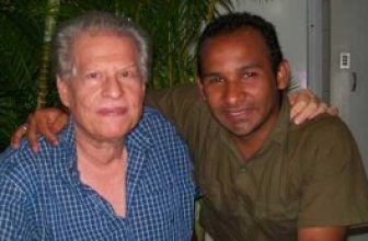 Octavio Armand: “Mirar como cernícalo y absorber como esponja”