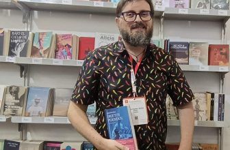 Antonio M. Utrera presentó su primera novela homoerótica en la Feria Internacional del Libro de Guadalajara