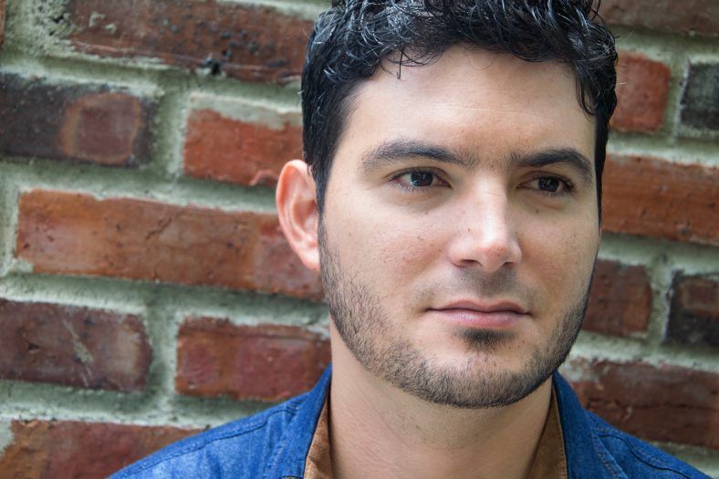 Daniel Zayas Aguilera: “De la mano de estos dos adolescentes se puede uno reír y enamorar…”