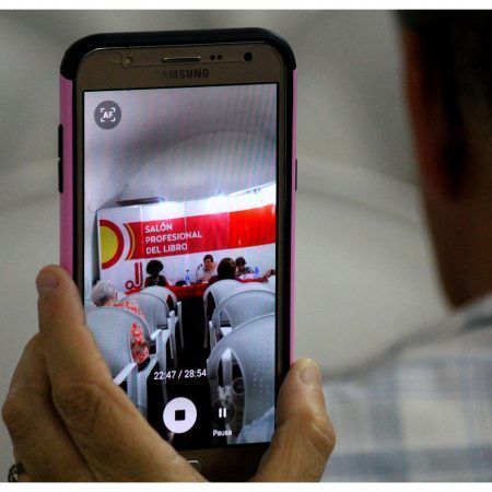 Los escritores cubanos van llegando al libro digital…