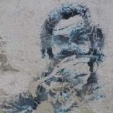 En una pared, “ahí pero dónde, ¿cómo?”