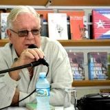 Luis Álvarez ante dedicatoria de Feria del Libro